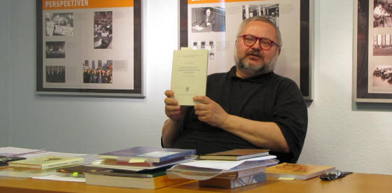 Jürgen Gottschalk referiert vor dem Berliner Bibliophilen Abend, Foto © Abel Doering